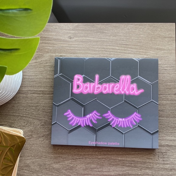 New BeeBeauty London presents Barbarella palette - Picture 5 of 9